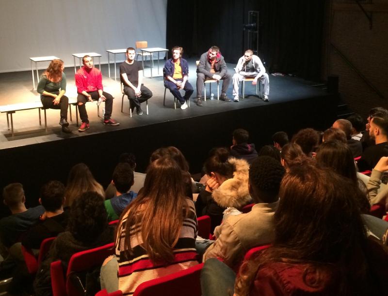 Photo atelier ponctuel Autour d'un spectacle en création : Travailler pour vivre ou vivre pour travailler ?