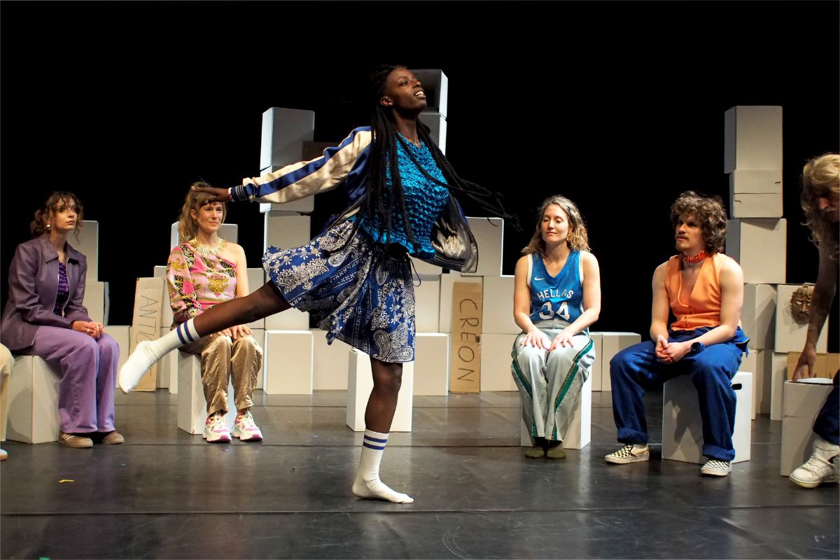 Photo Looking for Antigone